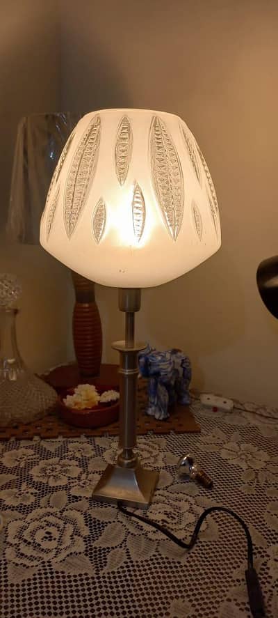 Elegant Vintage Table Lamp – Warm Light Decorative Piece