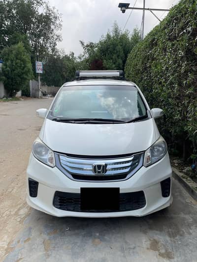 Honda Freed 2012 , 6 seater excellent condition