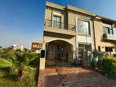 Solid Construction 5 Marla House (5 Years Old) for Sale in Block C, 9 Town
