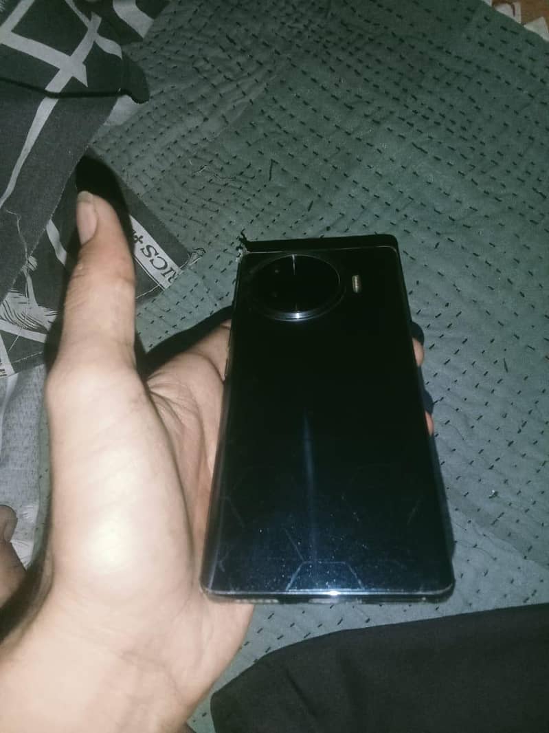Spark 20 pro plus 1