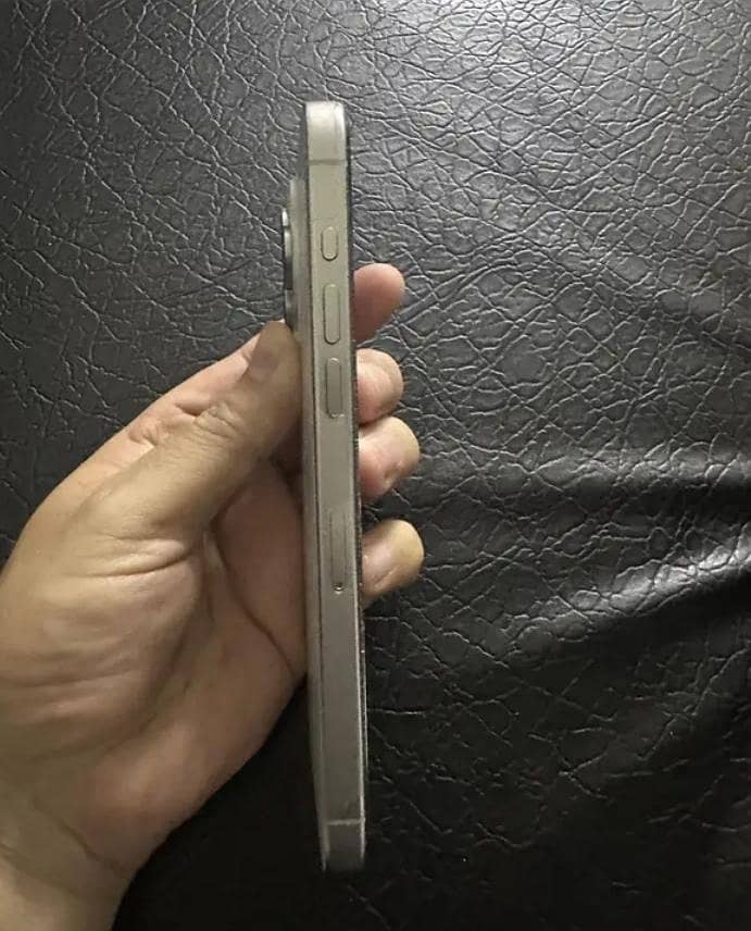 Iphone 15 pro max 2