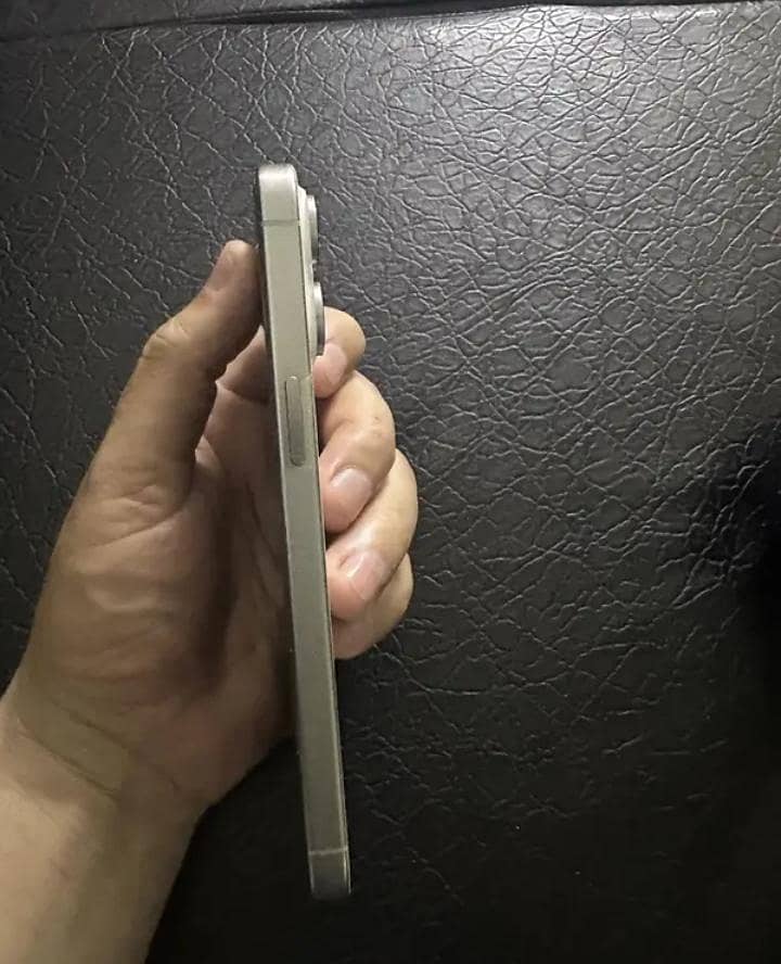 Iphone 15 pro max 3