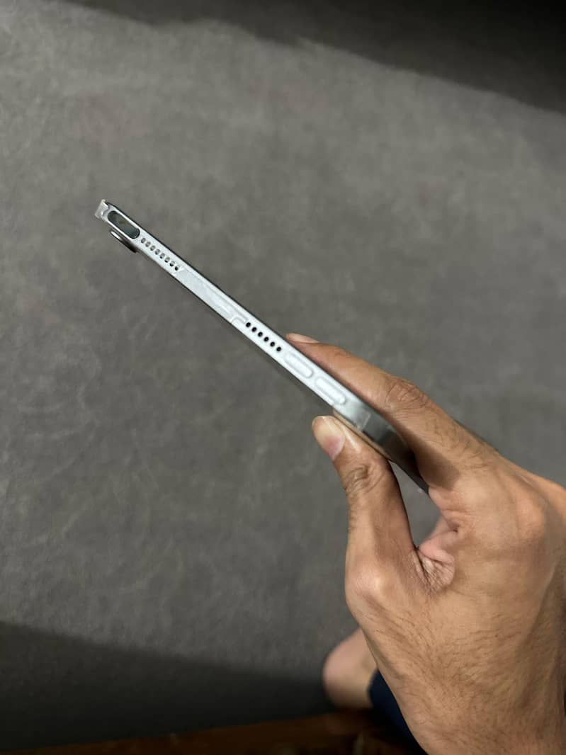 iPad Mini 6 , 9/10 condition 2
