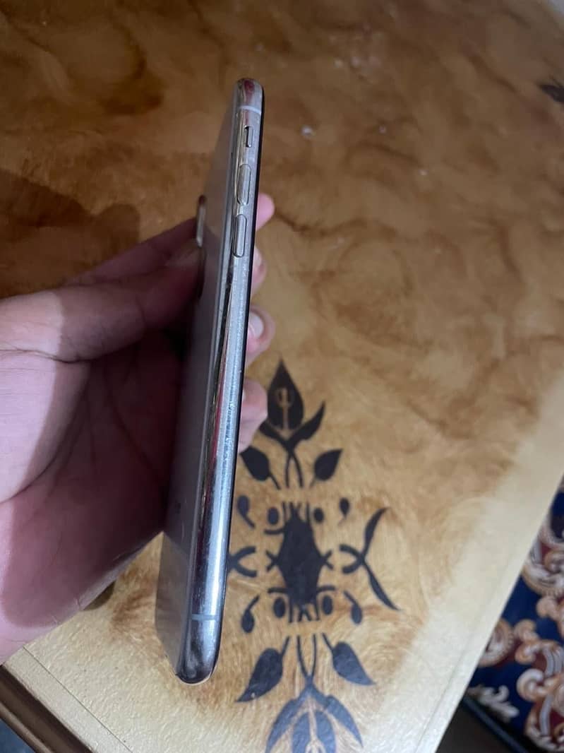 Apple iPhone X 4