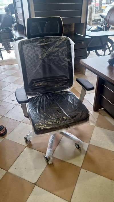 ERGONOMIC CHAIR WITH HEAVY BASE