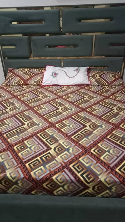 velvet bed set urgent for sale