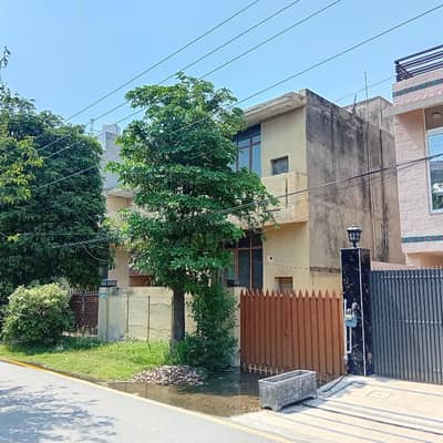 Old House Available For Sale In Plot Price