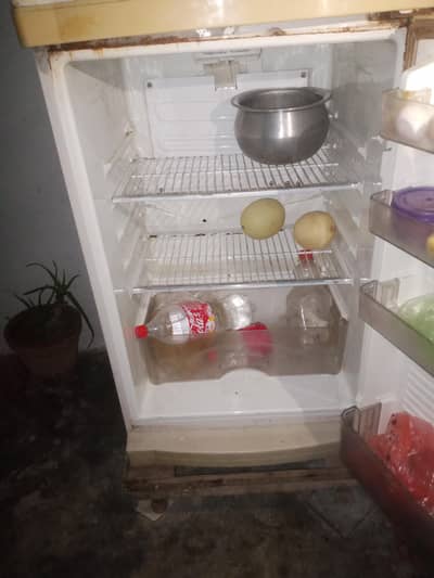 Dawlance Fridge Medium Size