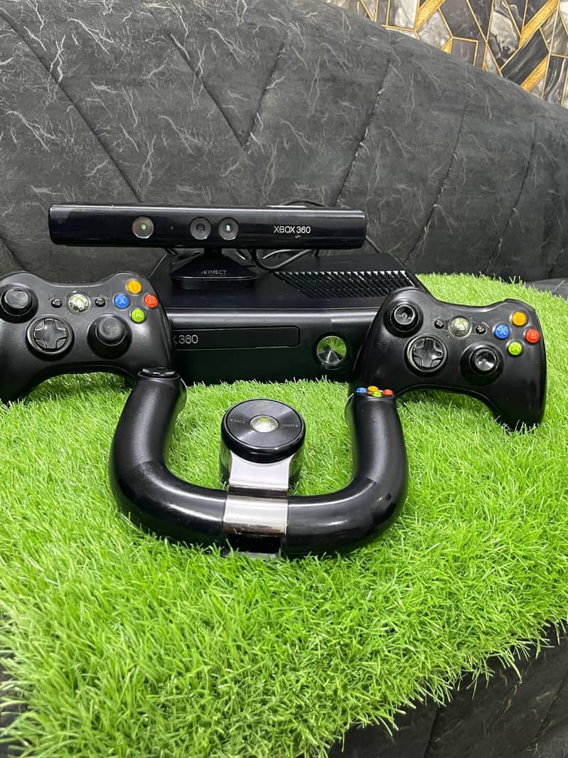XBox 360 with complete accessories. 5