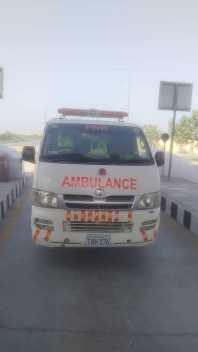 Toyota Hiace 2005 gari number dha 176