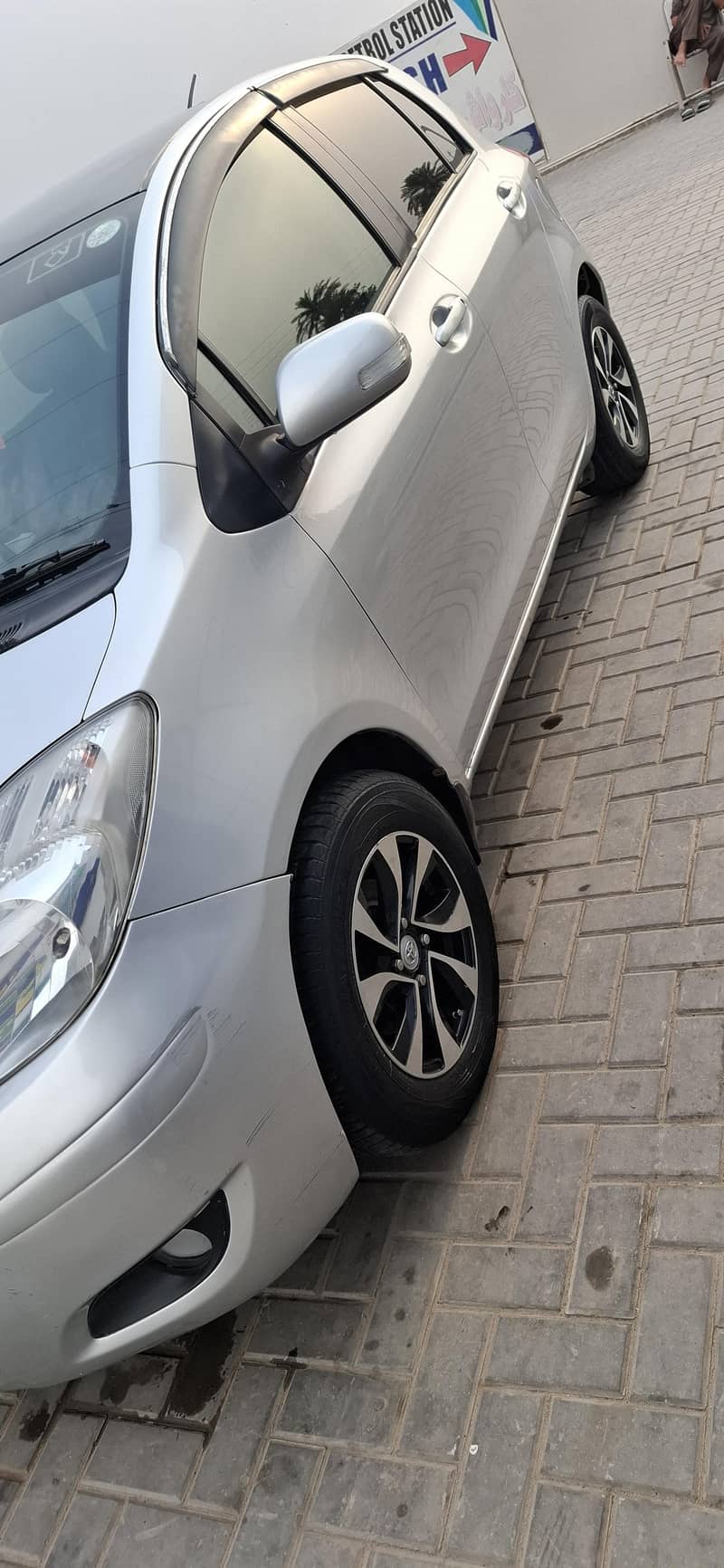 Toyota Vitz 4