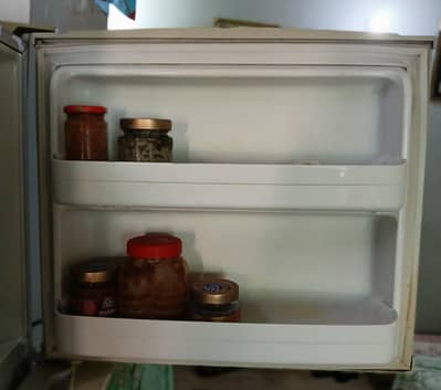 FRIDGE COMPANY LG AND CONDITION GOOD AND FAMILY SIZE