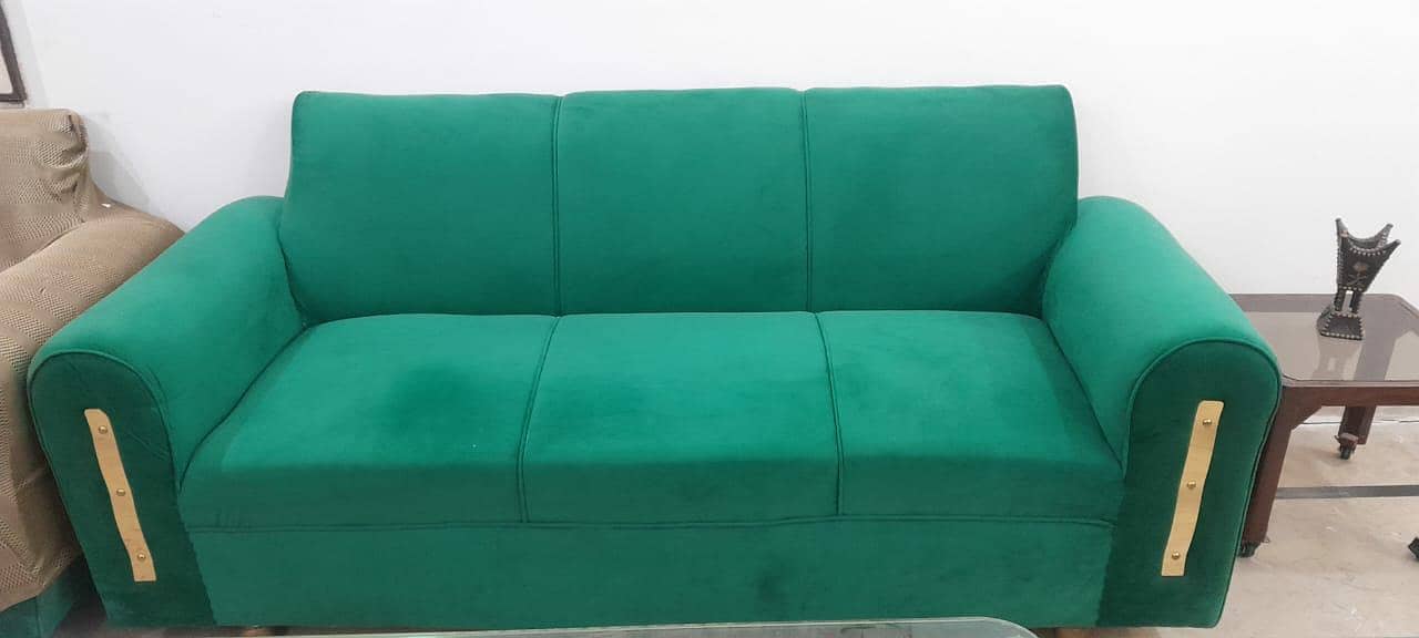 used like new sofa set 0