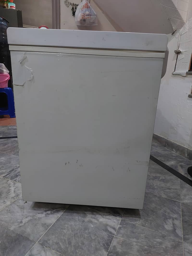 Waves single door deep freezer 4