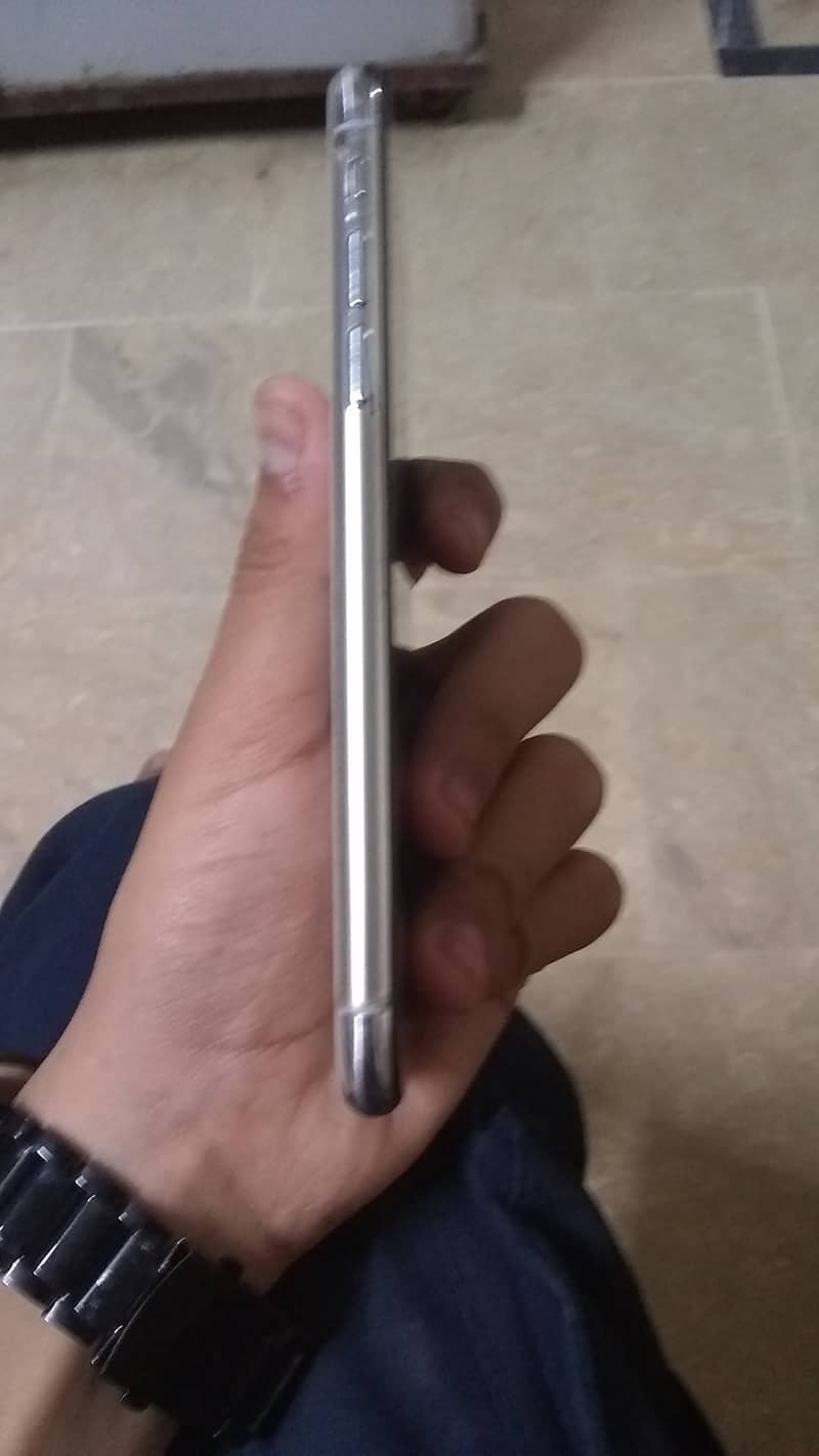 Apple iPhone X 4