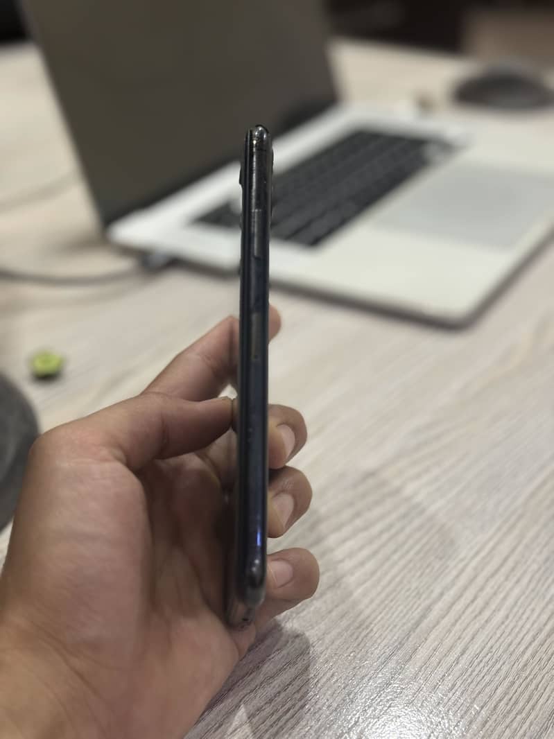 Iphone 11 pro max 4