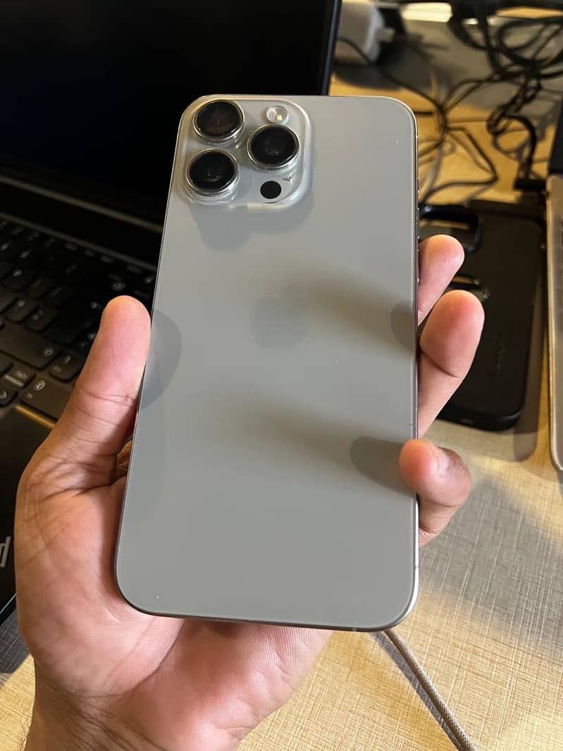 iPhone 15 pro max 2