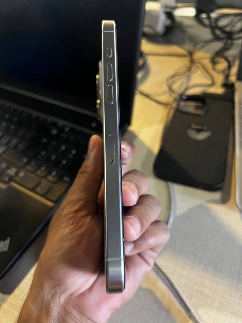 iPhone 15 pro max 3