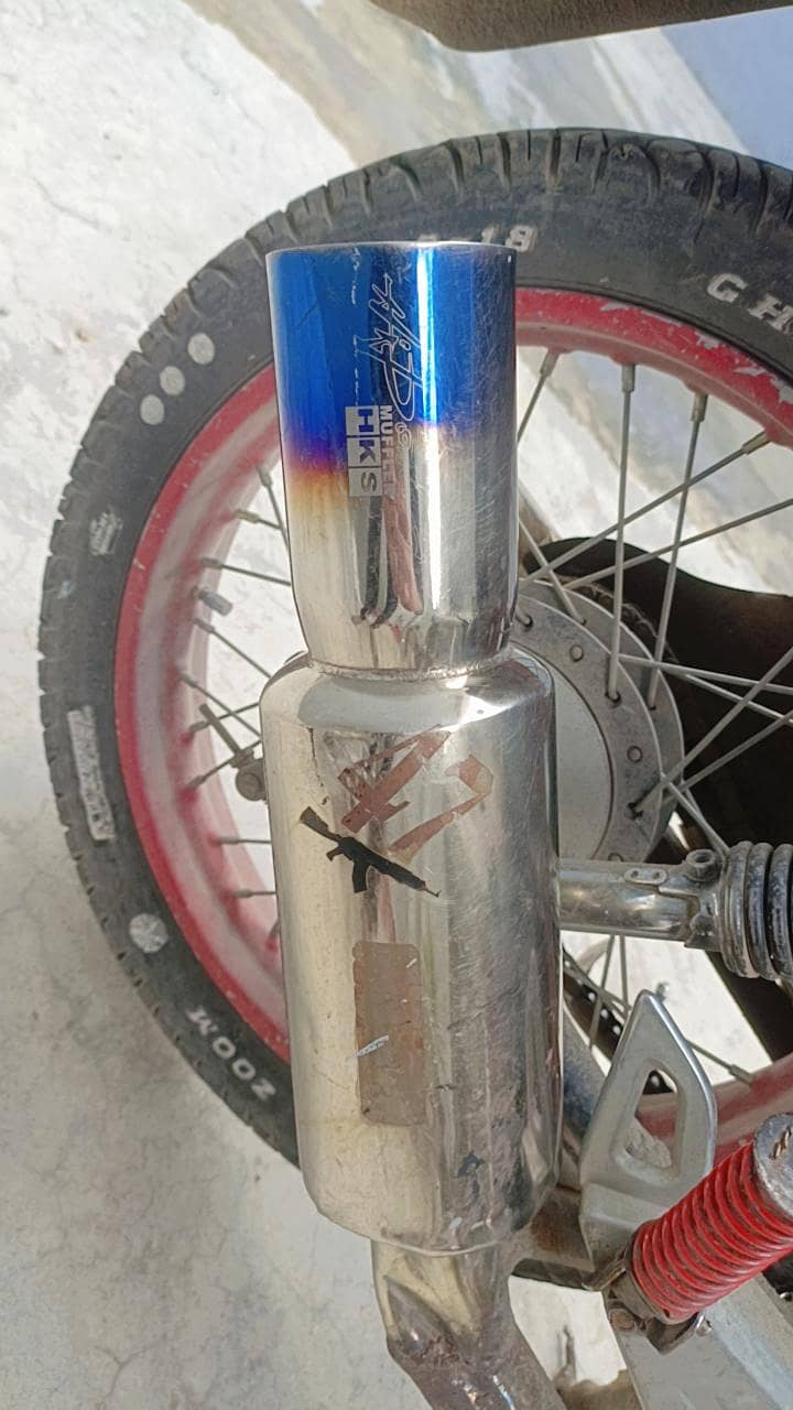 HKS Exaust 1