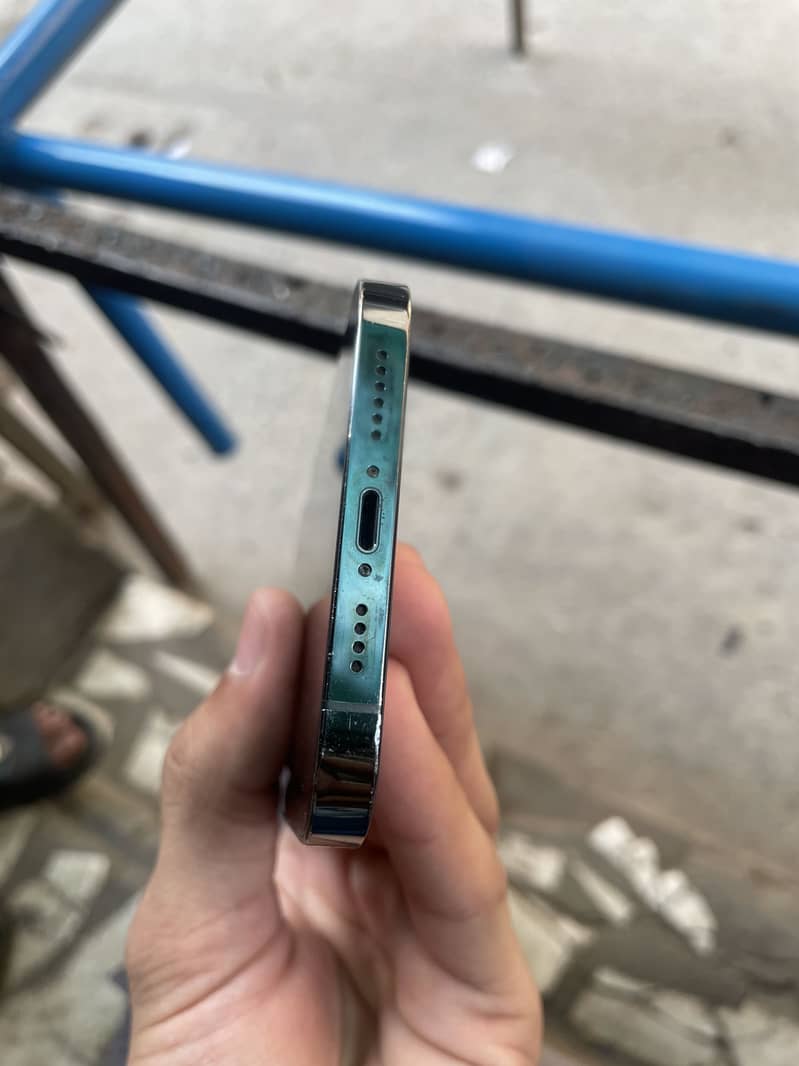iphone 12 pro max 3