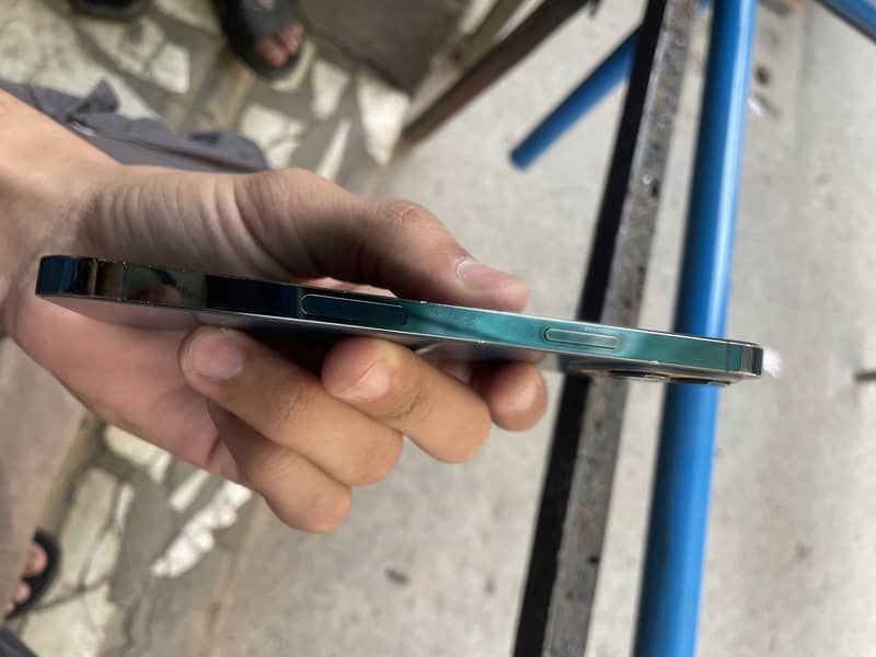iphone 12 pro max 4