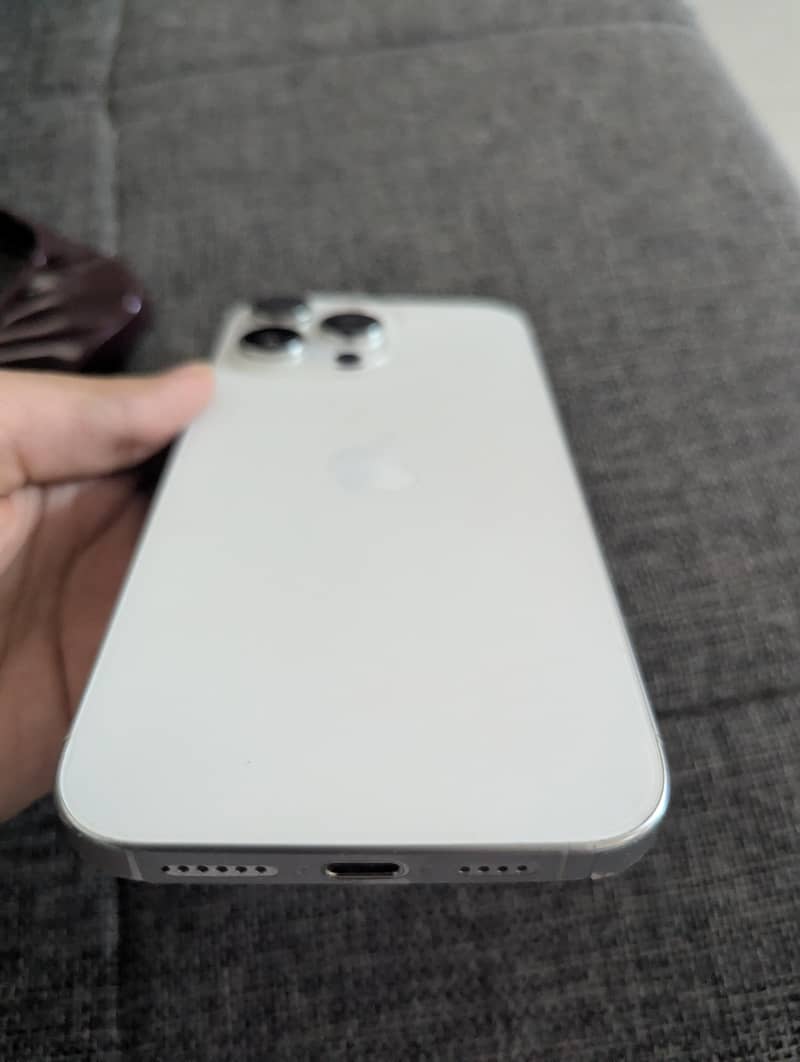 iphone 16 pro max 4