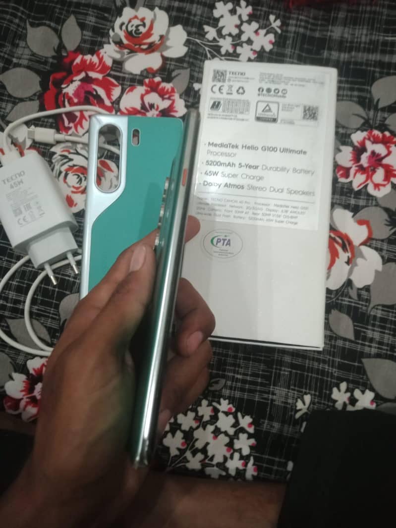 Tecno camon 40 pro 1