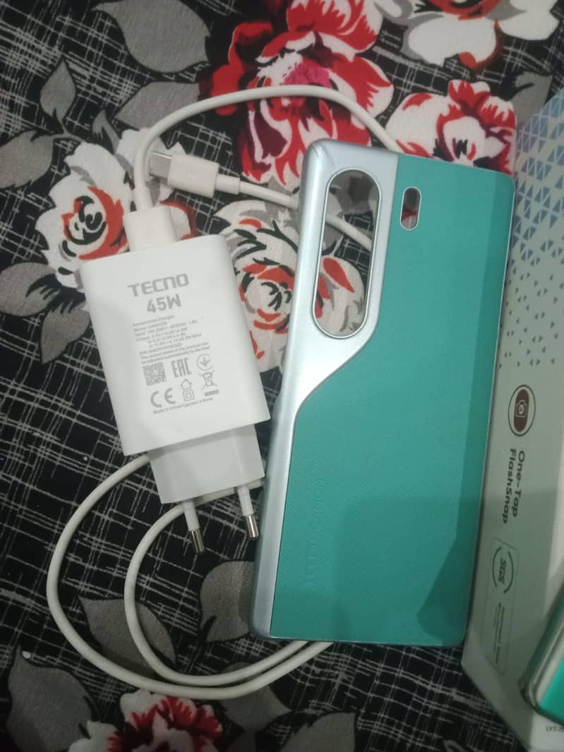Tecno camon 40 pro 6