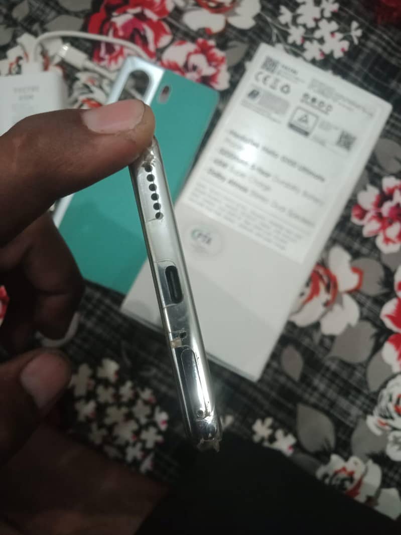 Tecno camon 40 pro 8