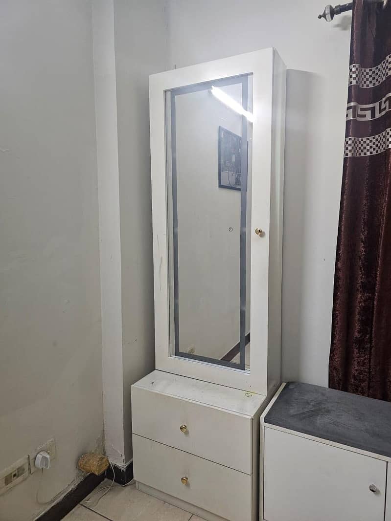 LED mirror dressing 1