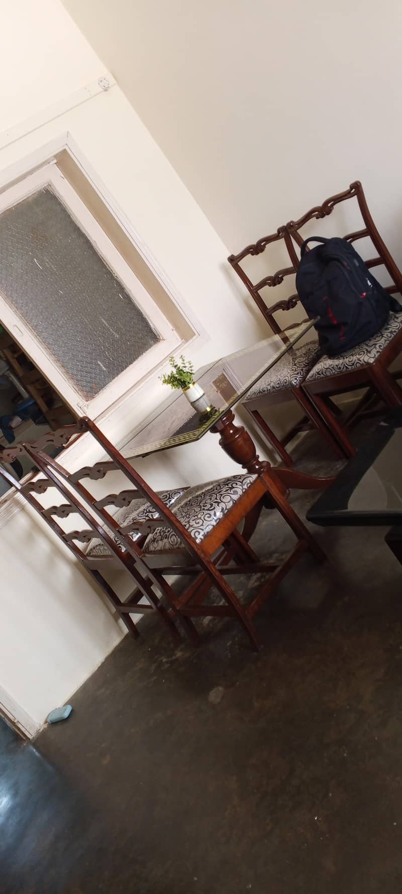 dinning table like new 0