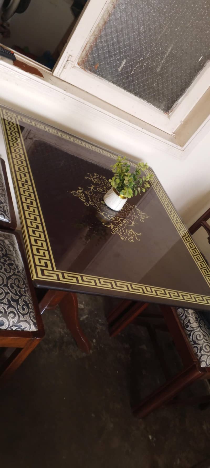 dinning table like new 1