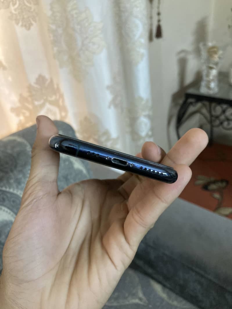 iPhone 11 Pro 4