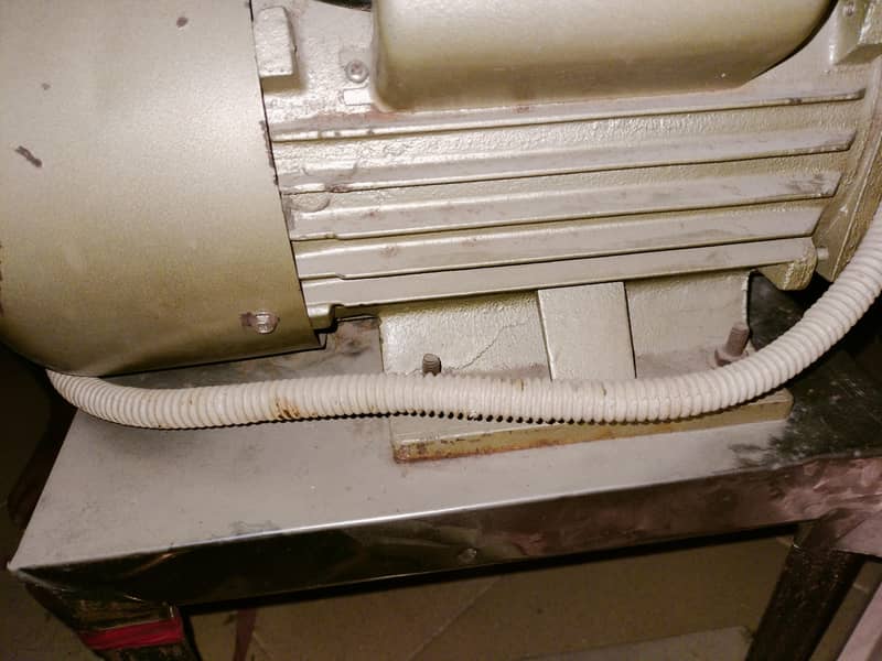 QEEMA KI MACHINE 0