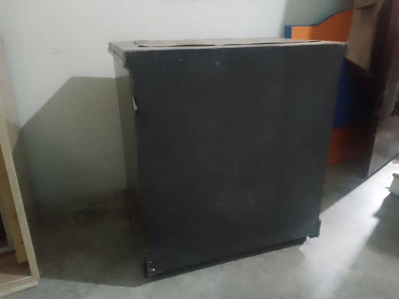 Bed with side table with dressing 6