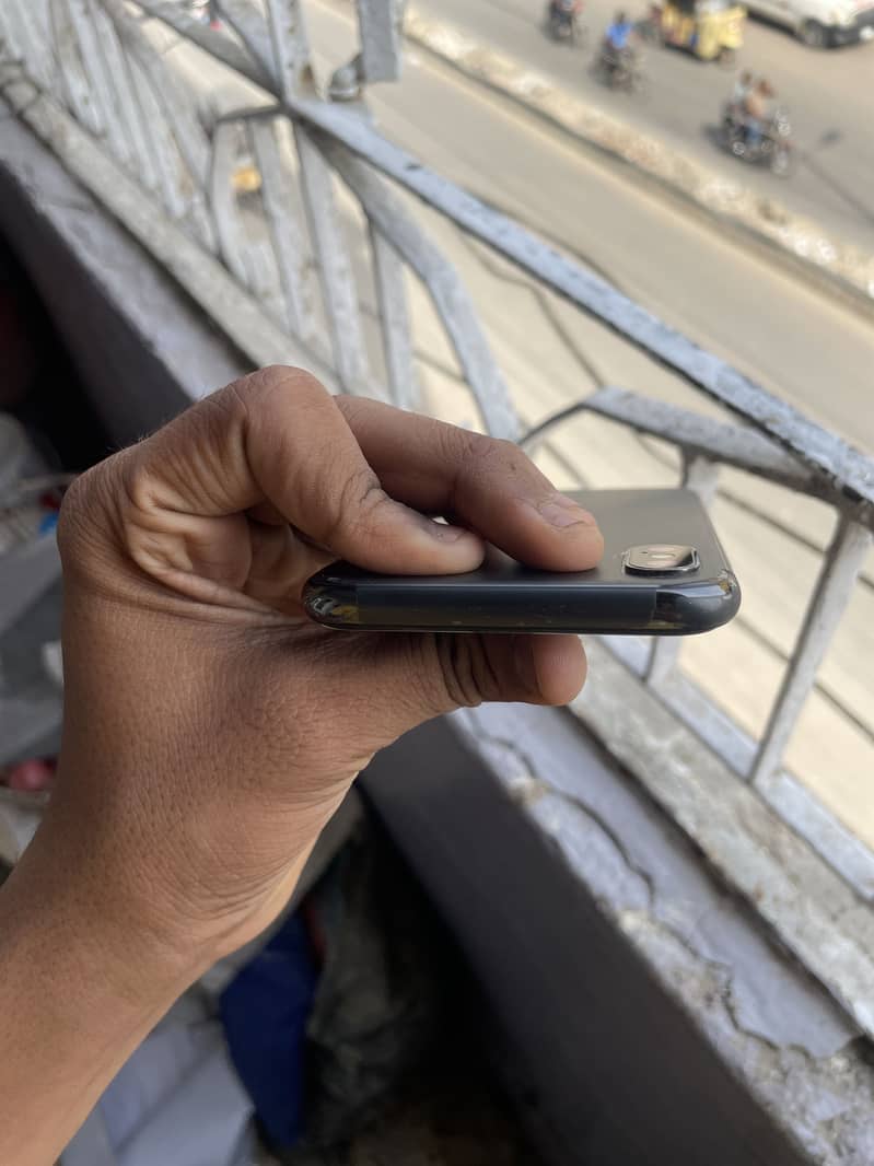 IPHONE X 3