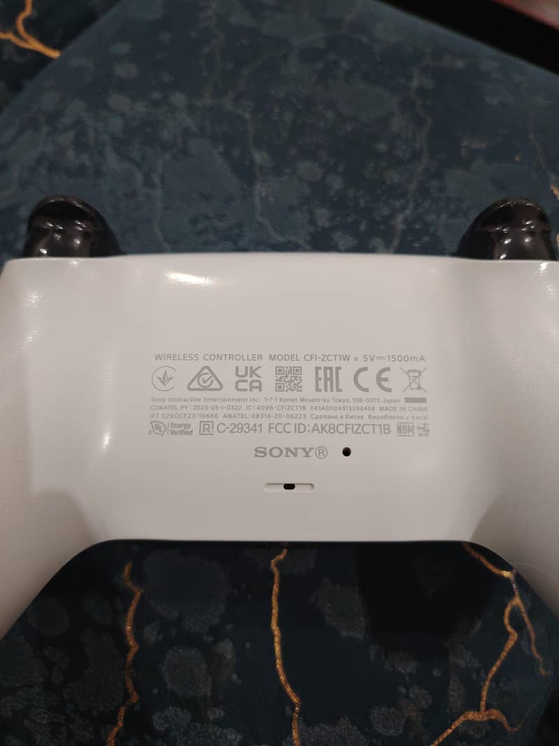 Dualsense wireless controller 3