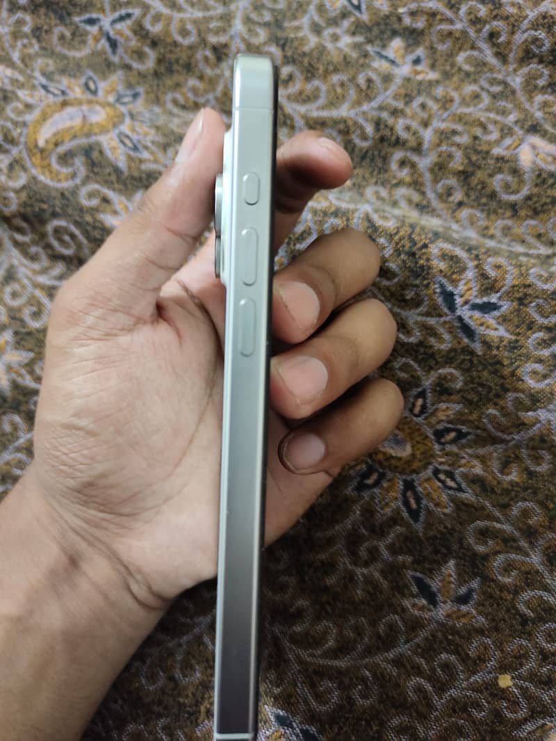 Apple iPhone 15 Pro Max 2