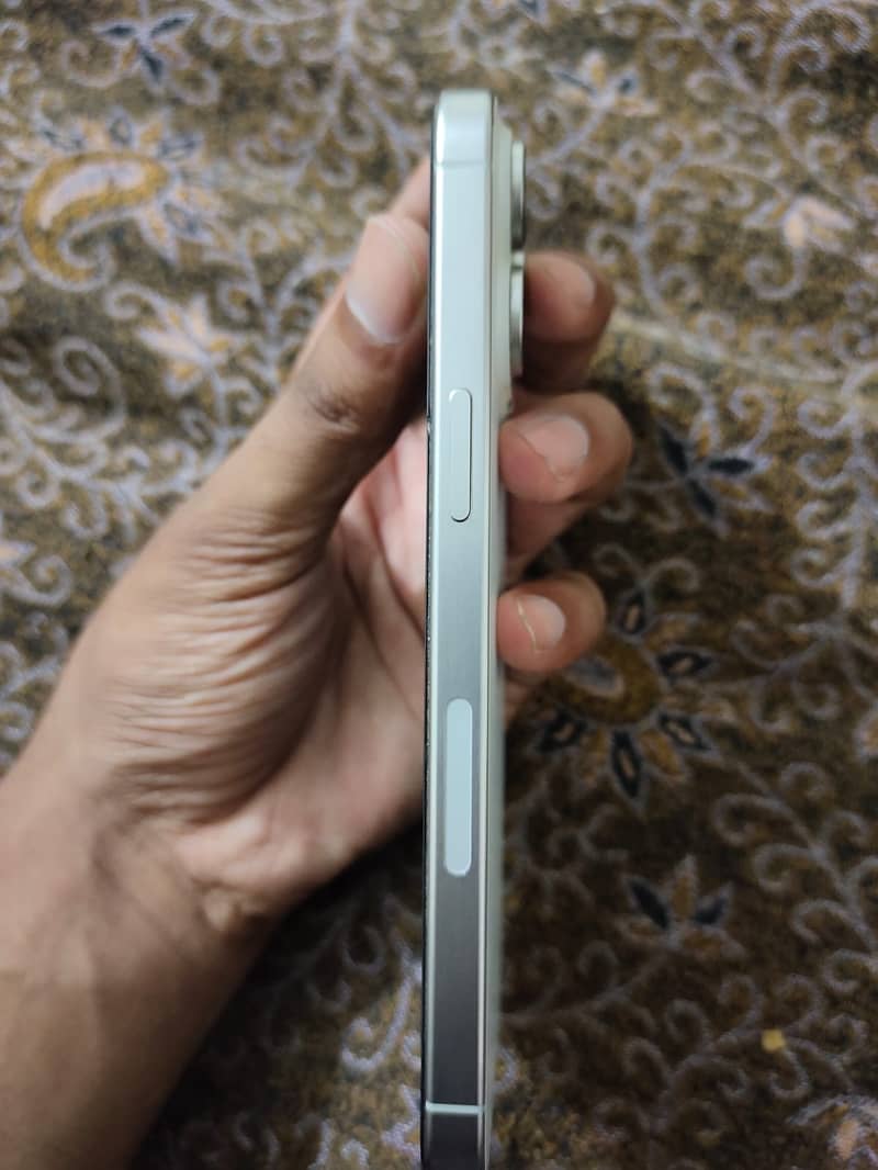 Apple iPhone 15 Pro Max 3