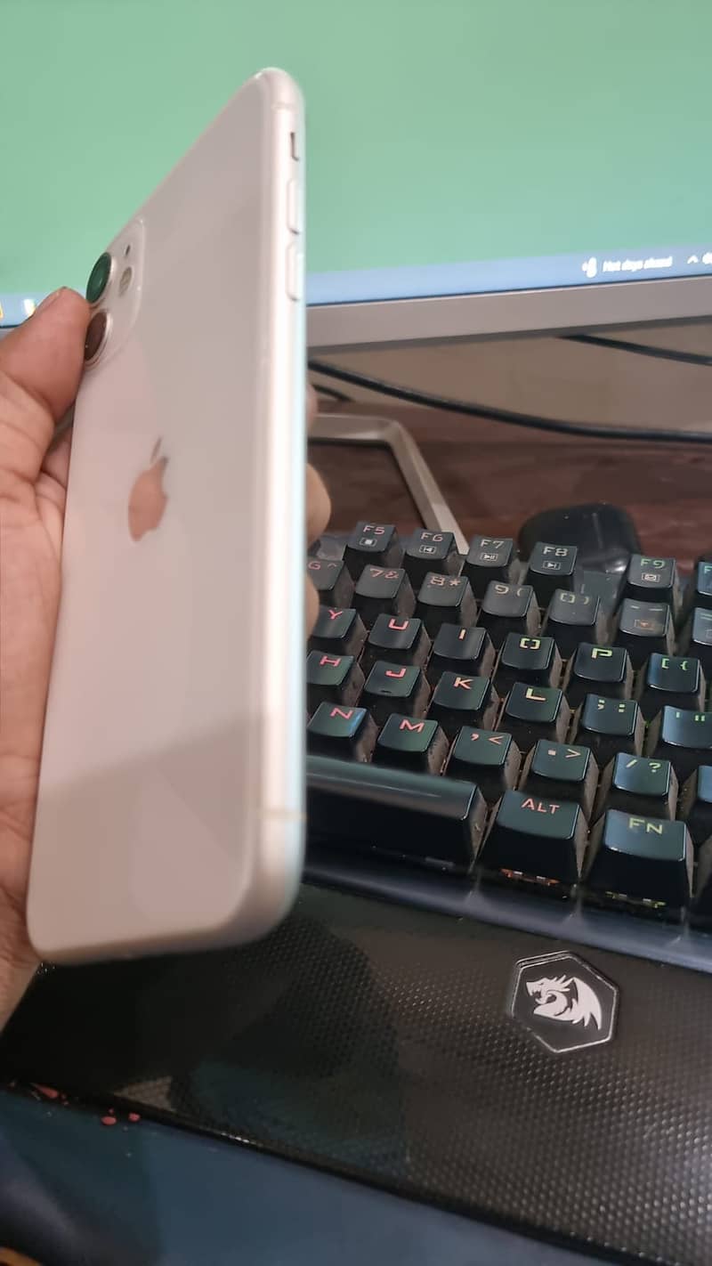 Apple iPhone 11 3