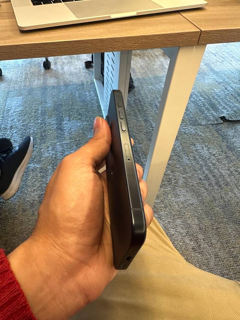 Apple iPhone 15 Pro 0