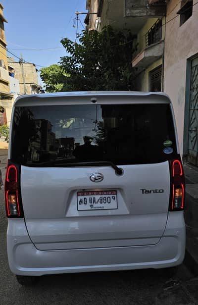Daihatsu tanto pearl white like N WGN Roomy Roxy