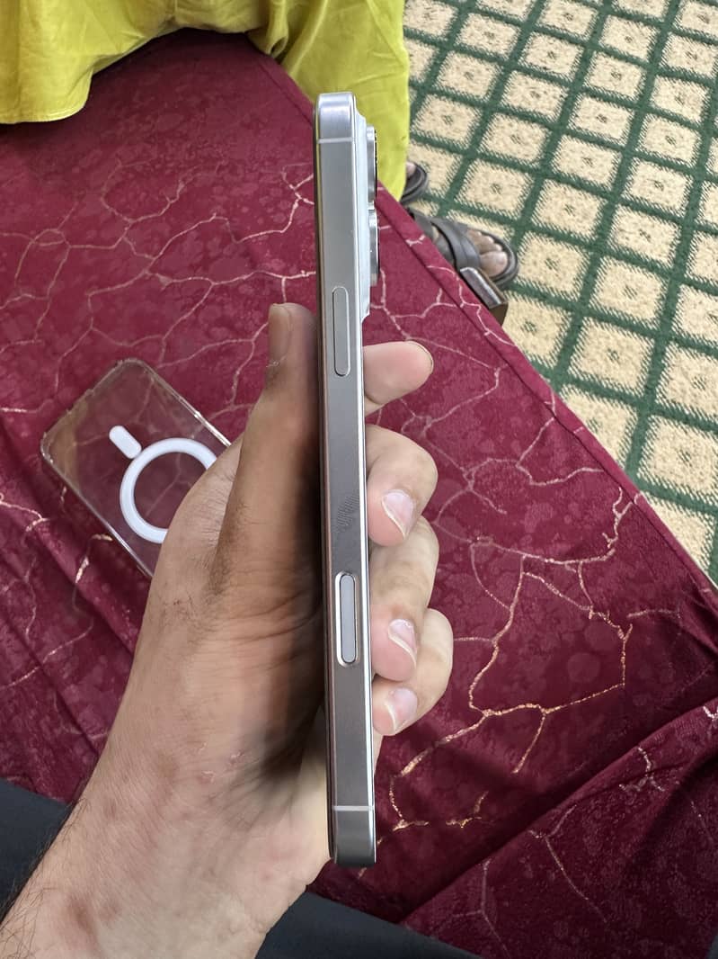Ip 16 pro max jv 2