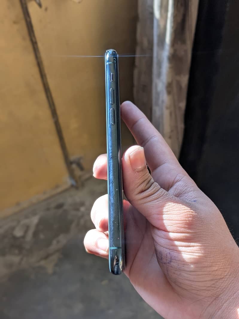 iPhone 11 Pro 1