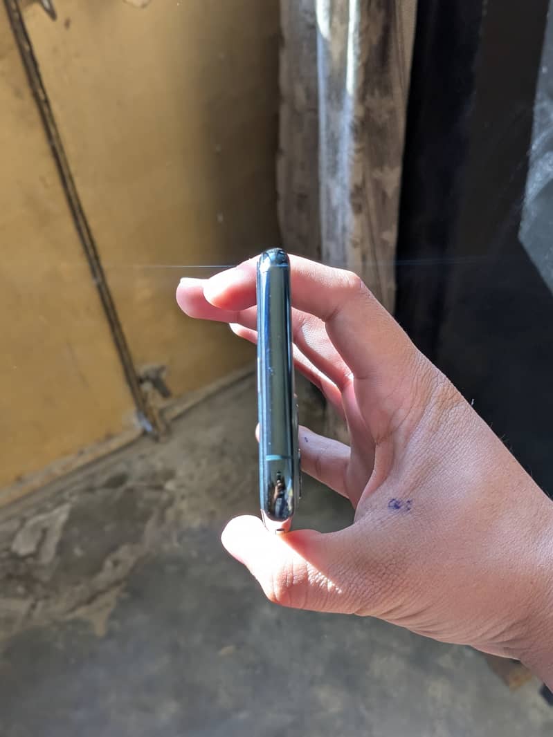 iPhone 11 Pro 4