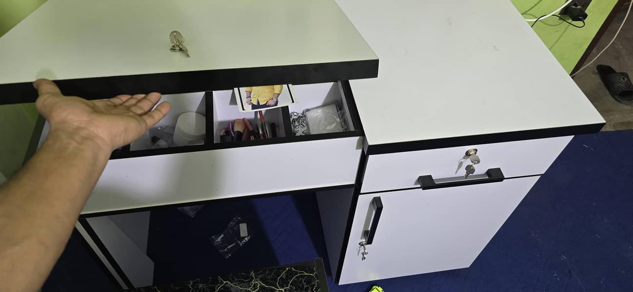 dressing table 7