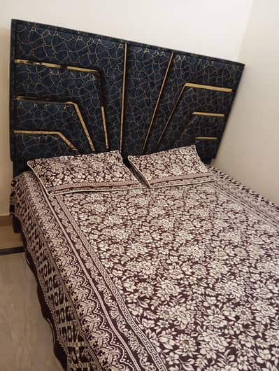 Full Poshish king bed