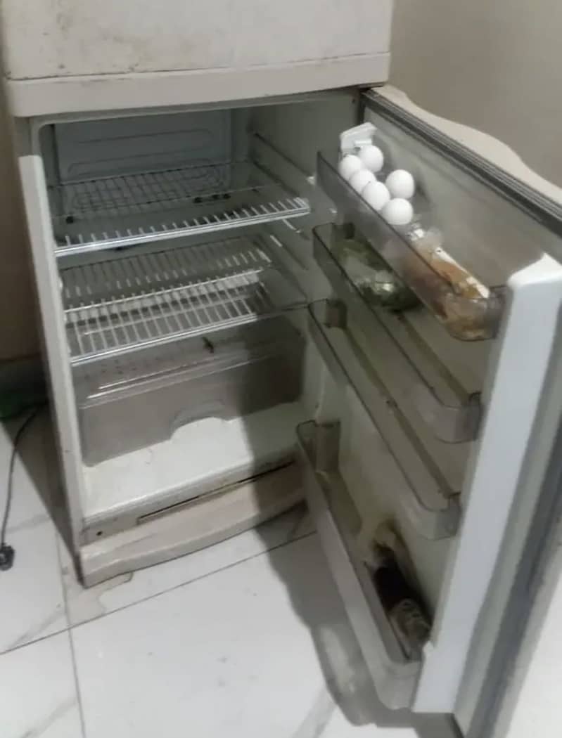 DAWLANCE  FRIDGE 0