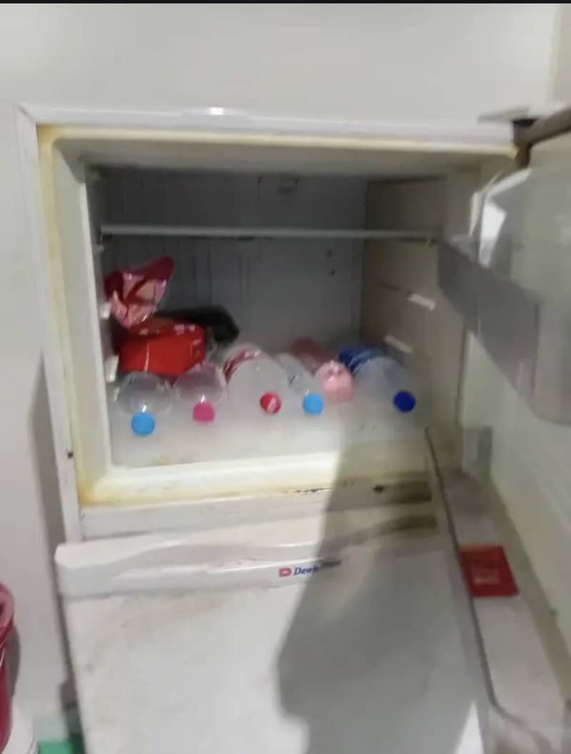 DAWLANCE  FRIDGE 3