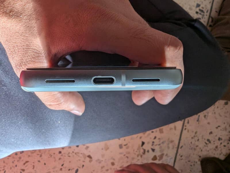 Google Pixel 8 4